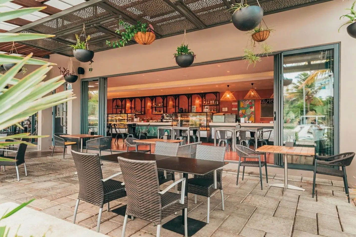 Radisson Blu Azuri Resort & Spa Bar