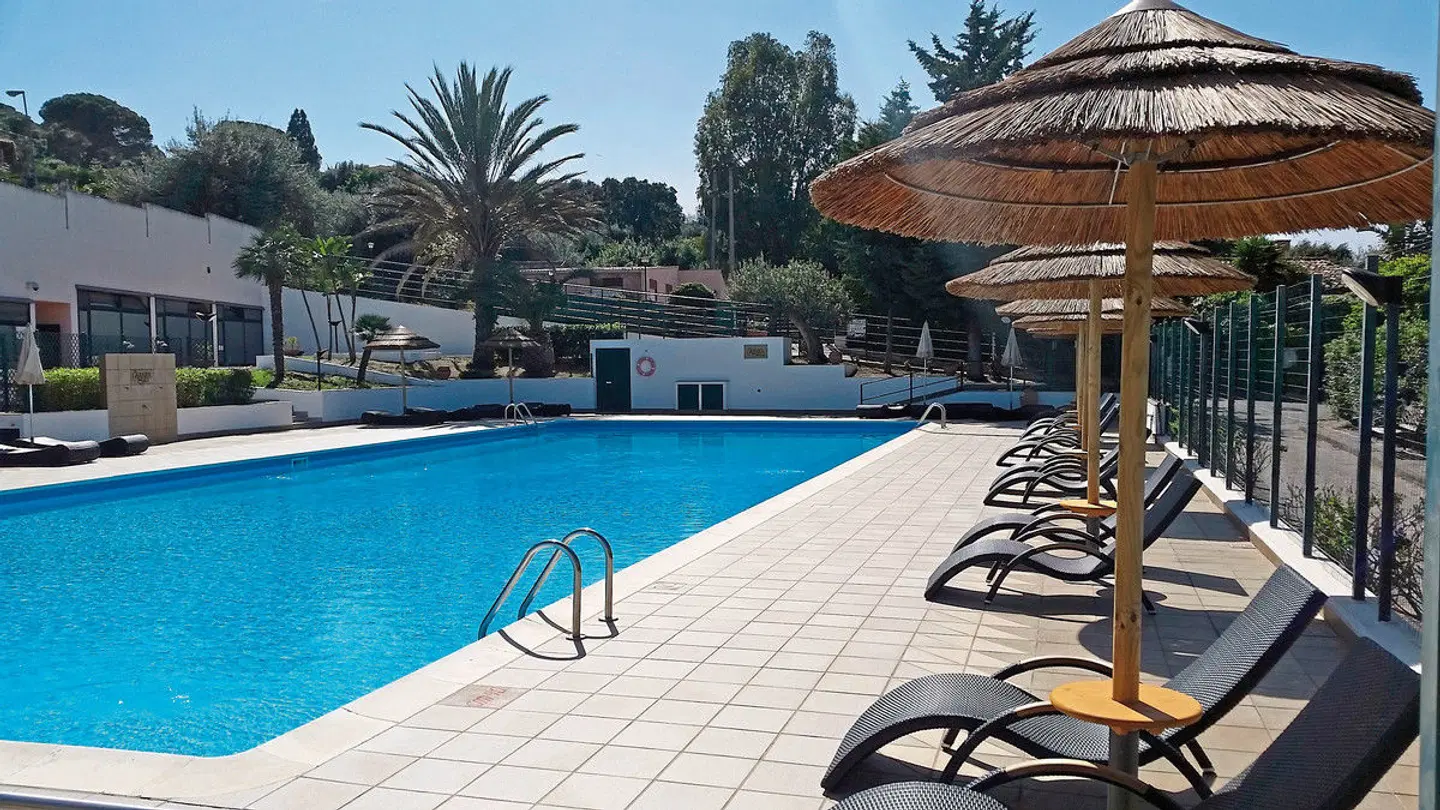 Calanica OUTDOOR_POOL
