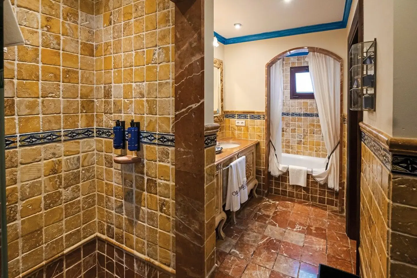 Europe Villa Cortés Badezimmer