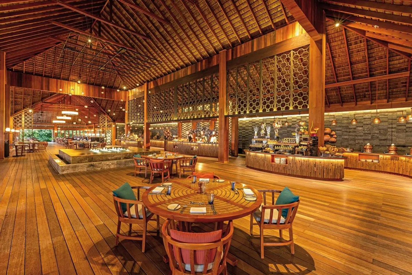 Hurawalhi Island Resort Restaurant