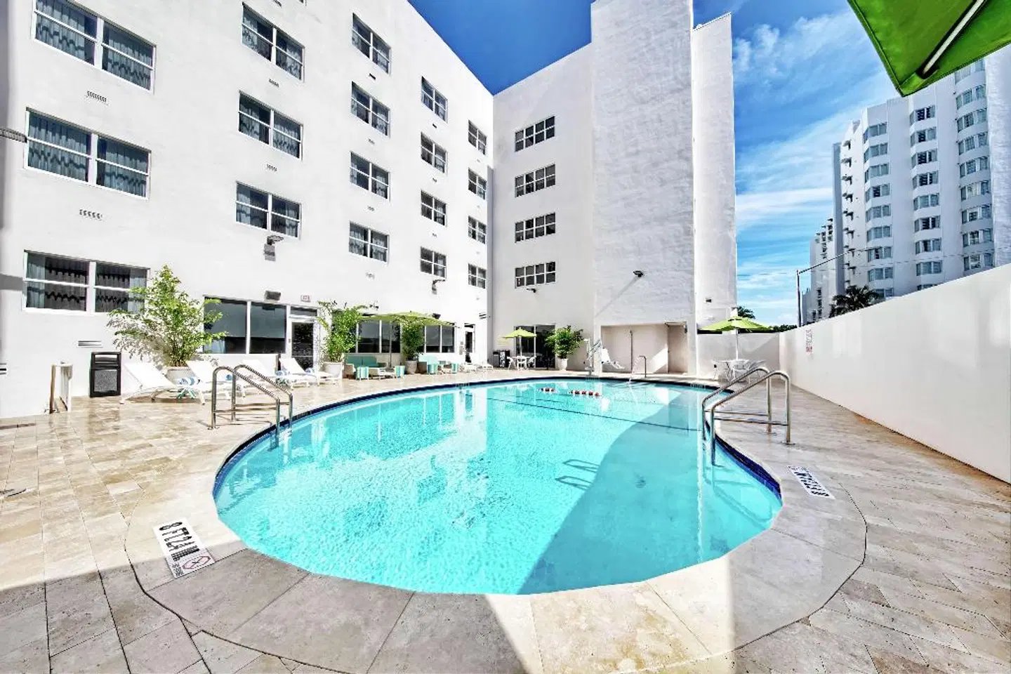 Hampton Inn Miami Beach - Mid Beach OUTDOOR_POOL