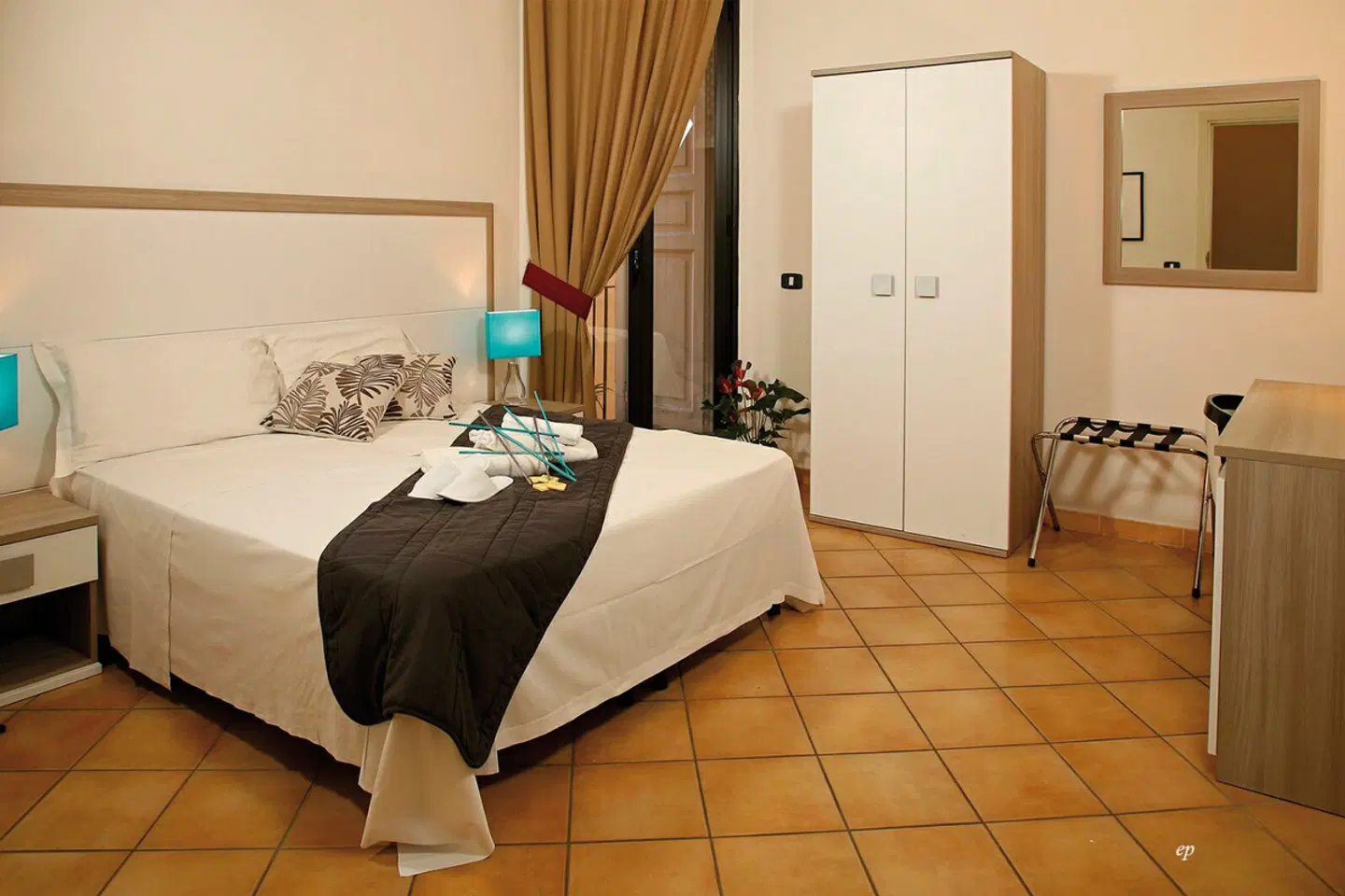 Caravaggio Hotel ROOM_EXAMPLE