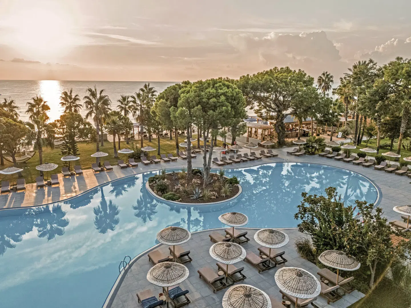 Balmy Beach Resort Kemer OUTDOOR_POOL