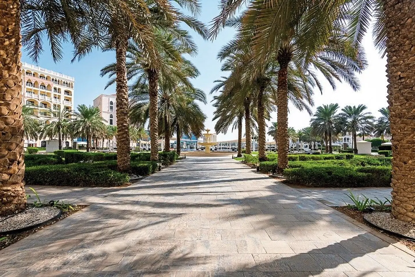The Ritz-Carlton Abu Dhabi, Grand Canal LANDSCAPE