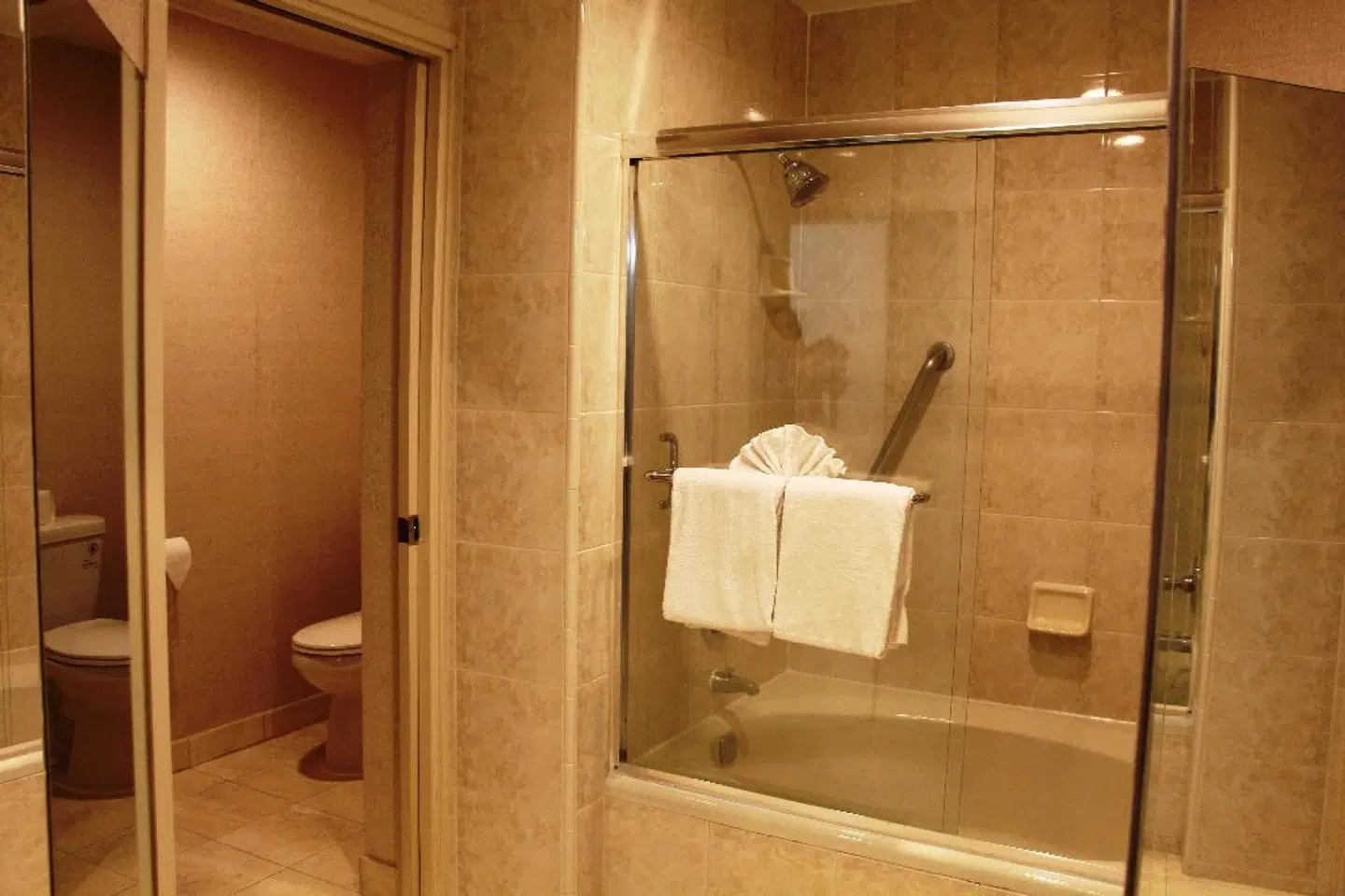 DoubleTree by Hilton Buena Park Badezimmer