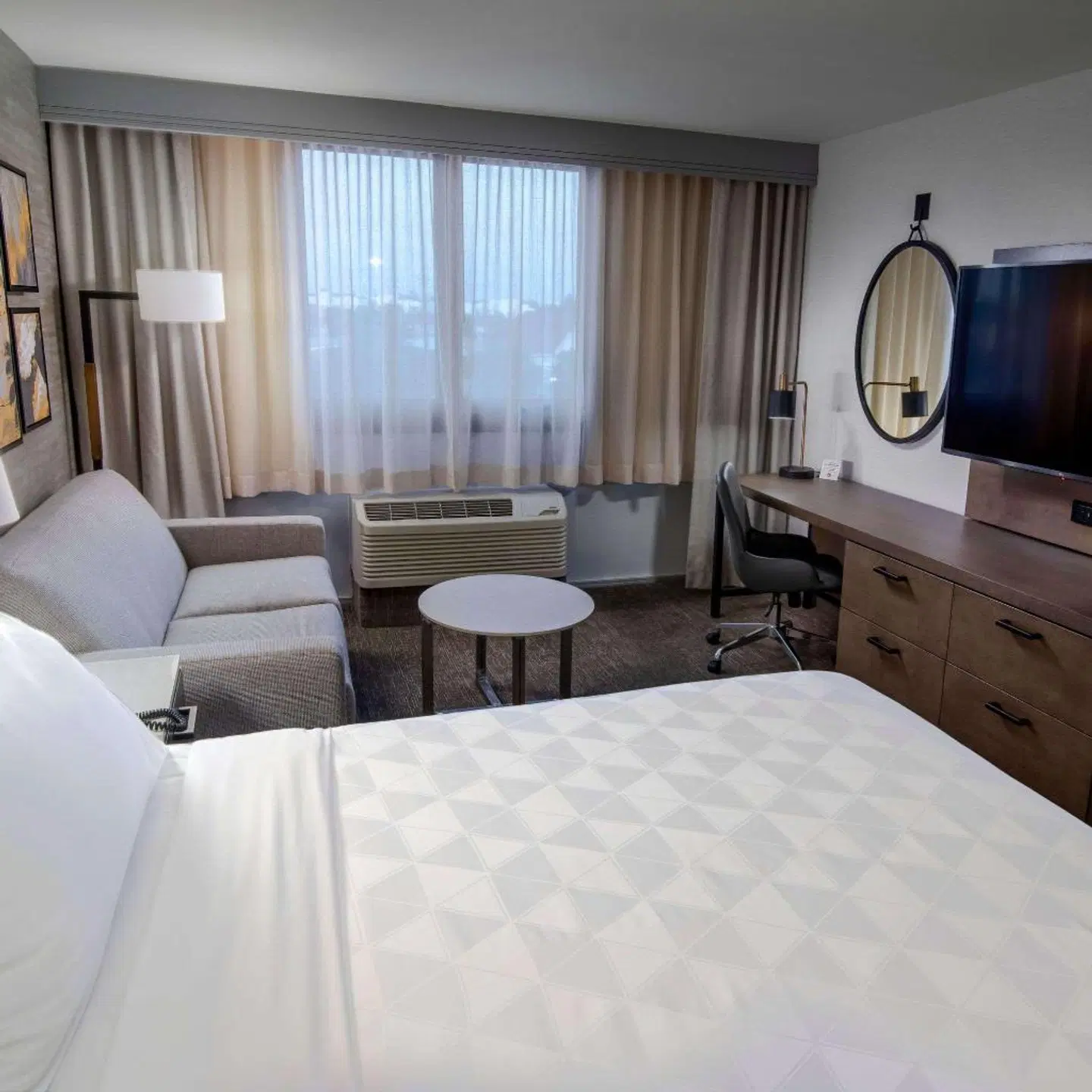 DoubleTree by Hilton Buena Park ROOM_EXAMPLE