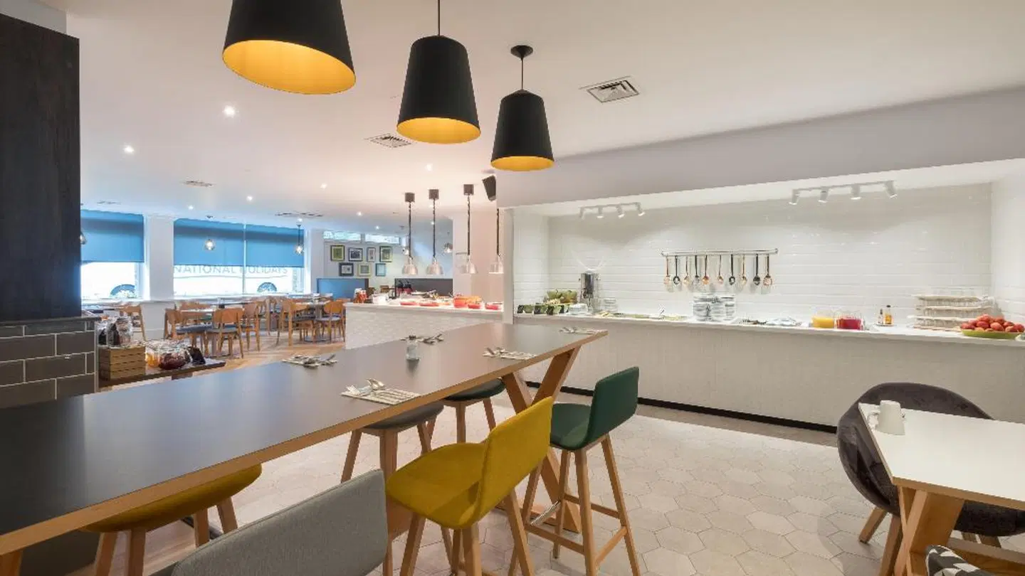 Holiday Inn Swindon Bar