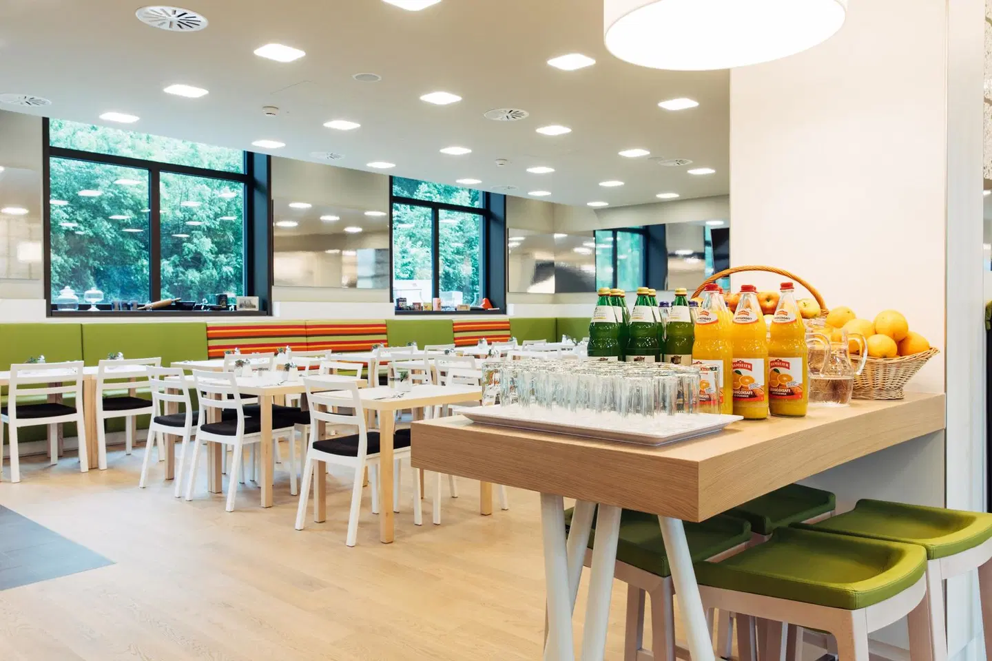 Harry's Home Zürich BREAKFAST_ROOM