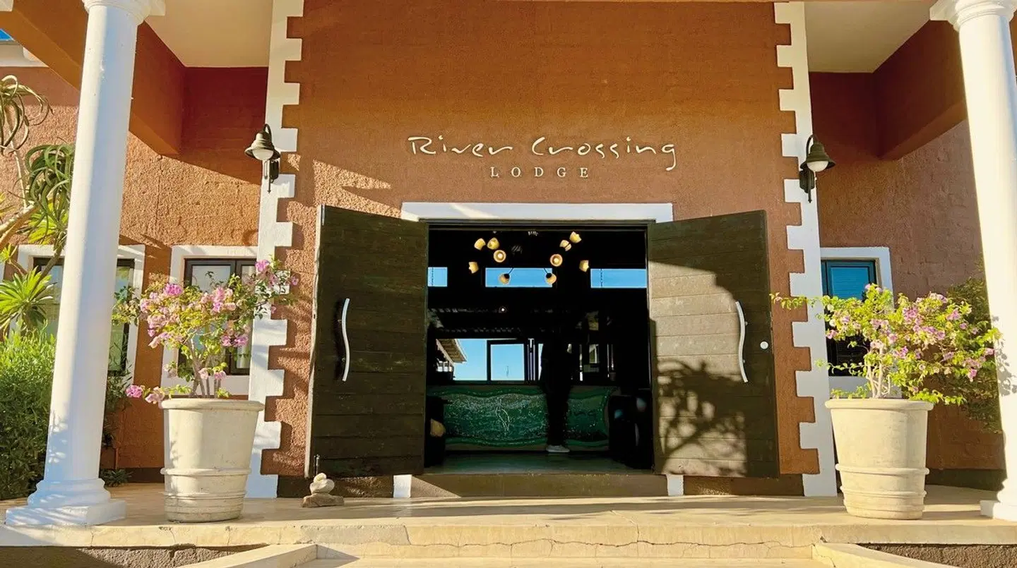 River Crossing Lodge EXTERIOR