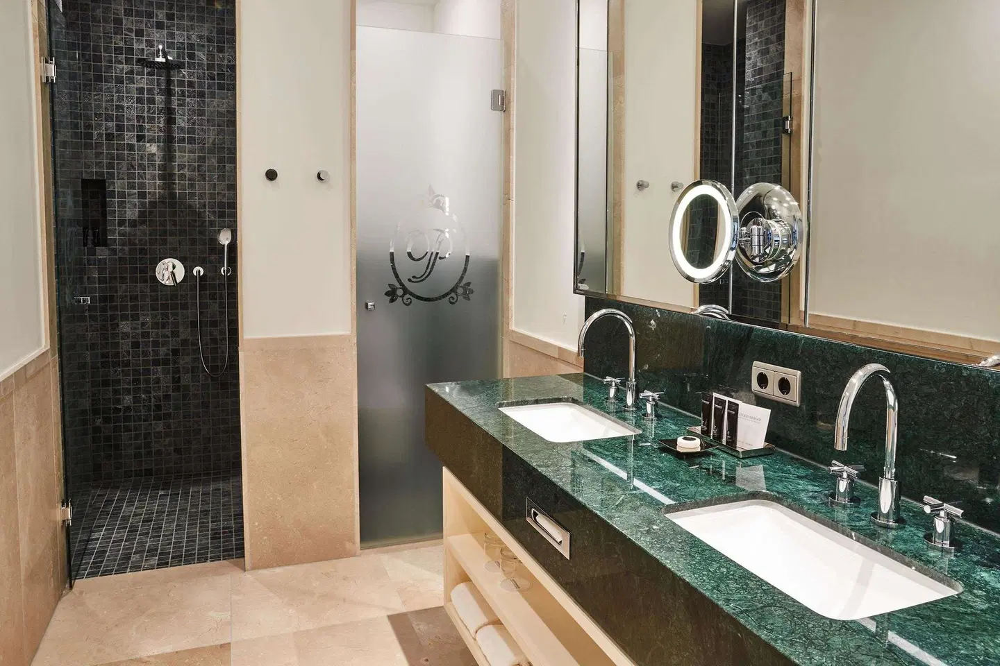 Steigenberger Icon Grandhotel & Spa Petersberg Badezimmer