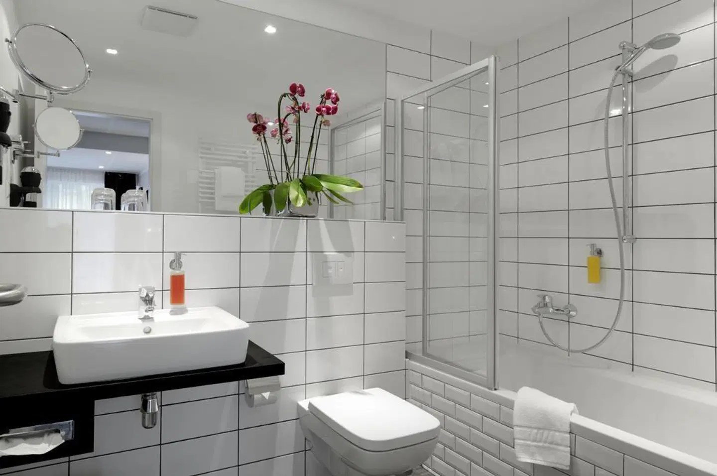 Hotel AMANO Düsseldorf Badezimmer