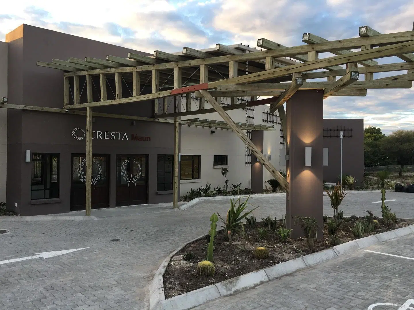 Cresta Maun EXTERIOR