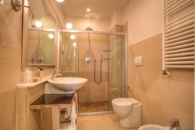Ferretti Beach Hotel Badezimmer