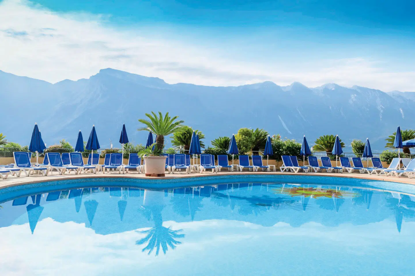 Cristina OUTDOOR_POOL