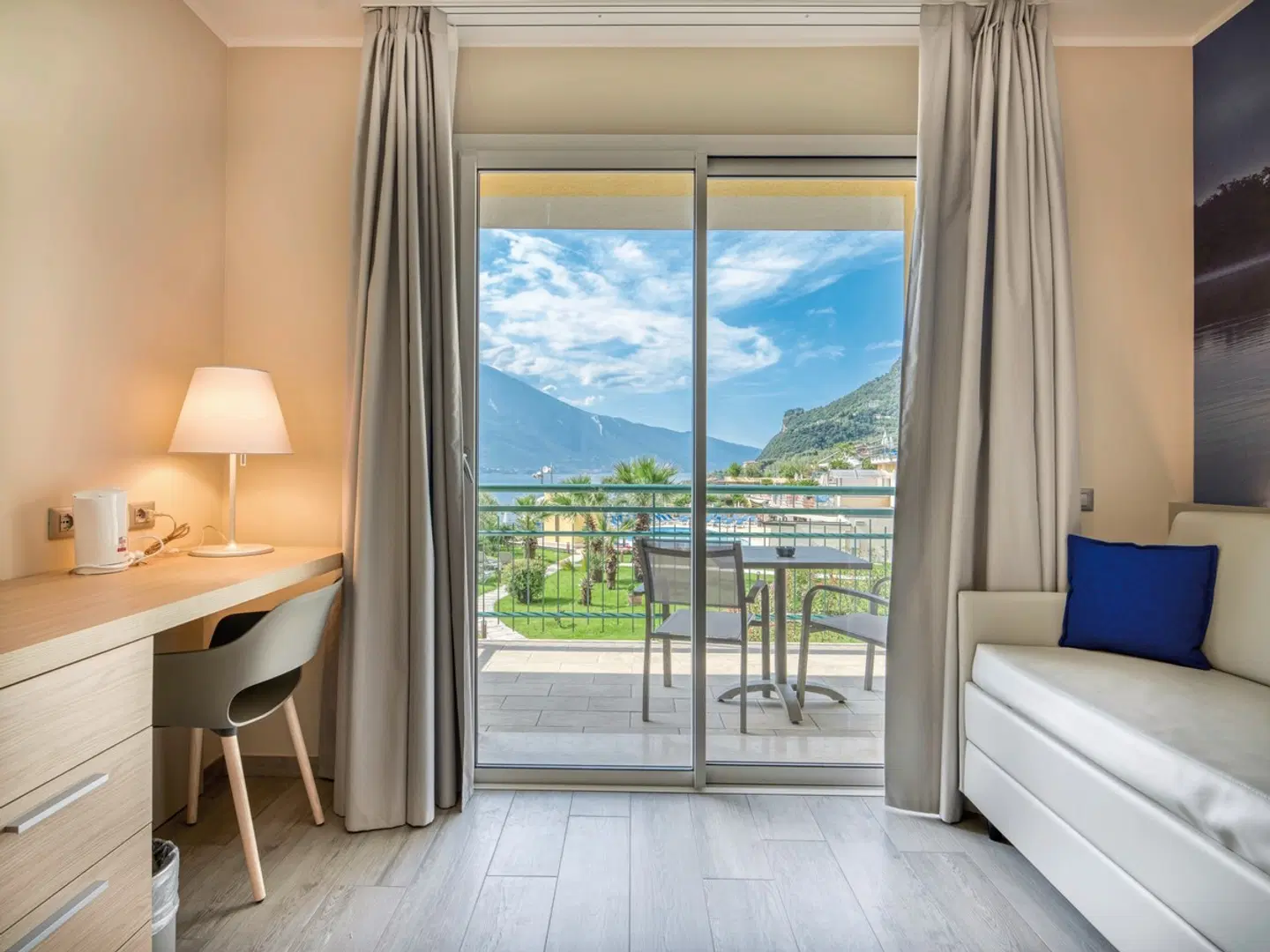 Cristina ROOM_EXAMPLE