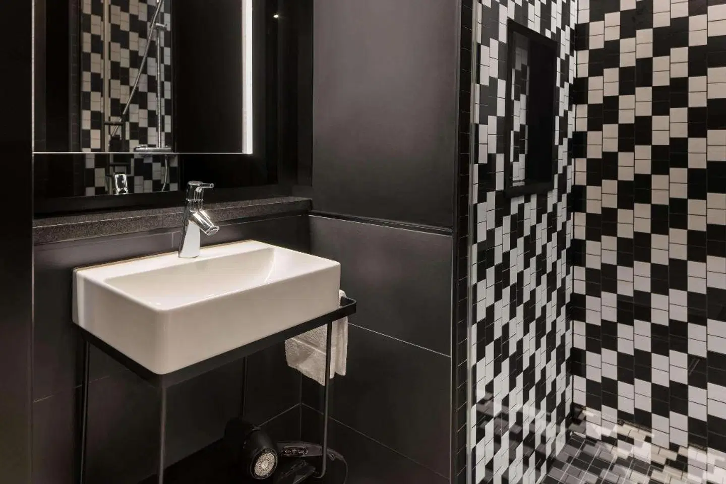 AMANO Eastside Badezimmer