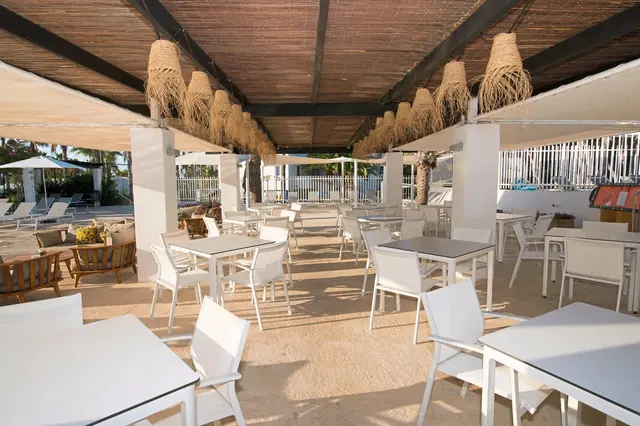 Cala Llenya Resort Ibiza Terrasse