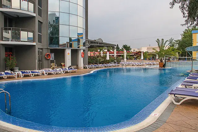 Meridian OUTDOOR_POOL