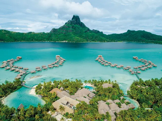 InterContinental Bora Bora Resort and Thalasso Spa Strand