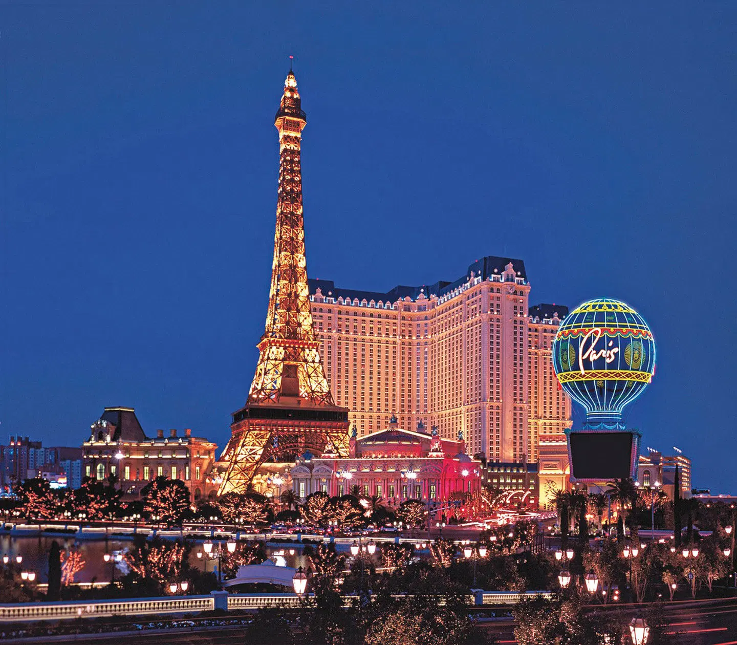 Paris Las Vegas EXTERIOR