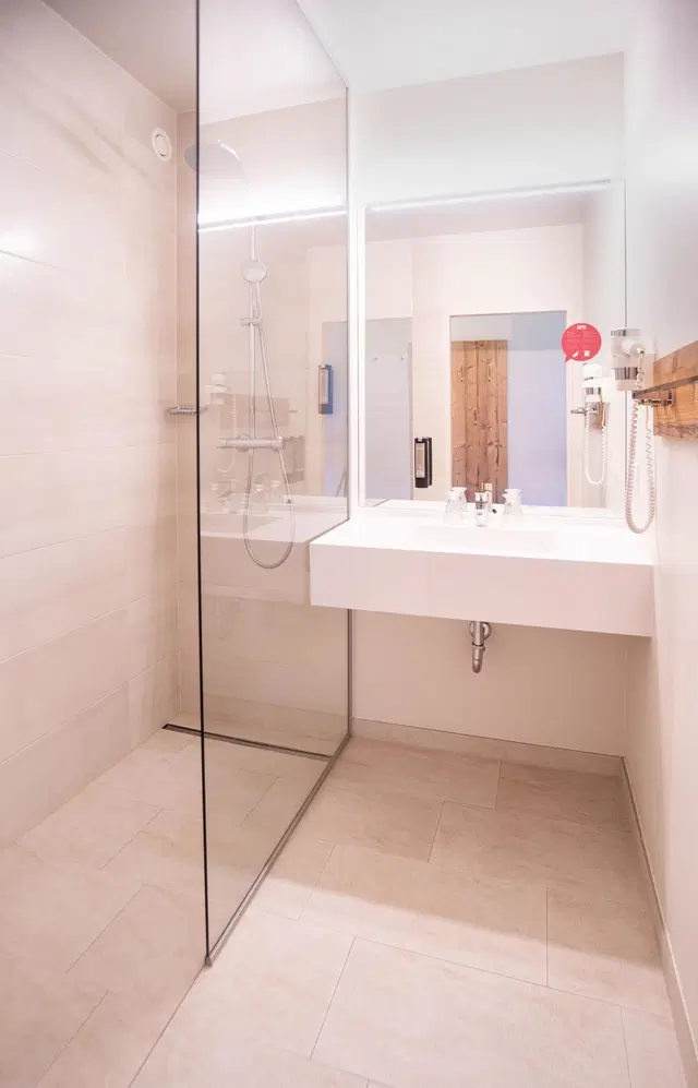 COOEE alpin Hotel Dachstein Badezimmer