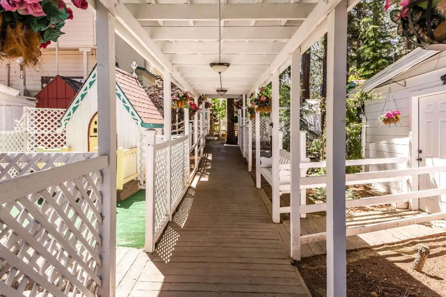 Econo Lodge Inn & Suites LOUNGE_LOBBY