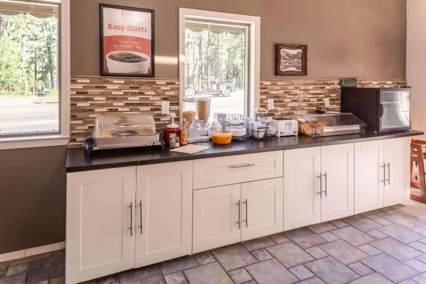 Econo Lodge Inn & Suites ROOM_EXAMPLE