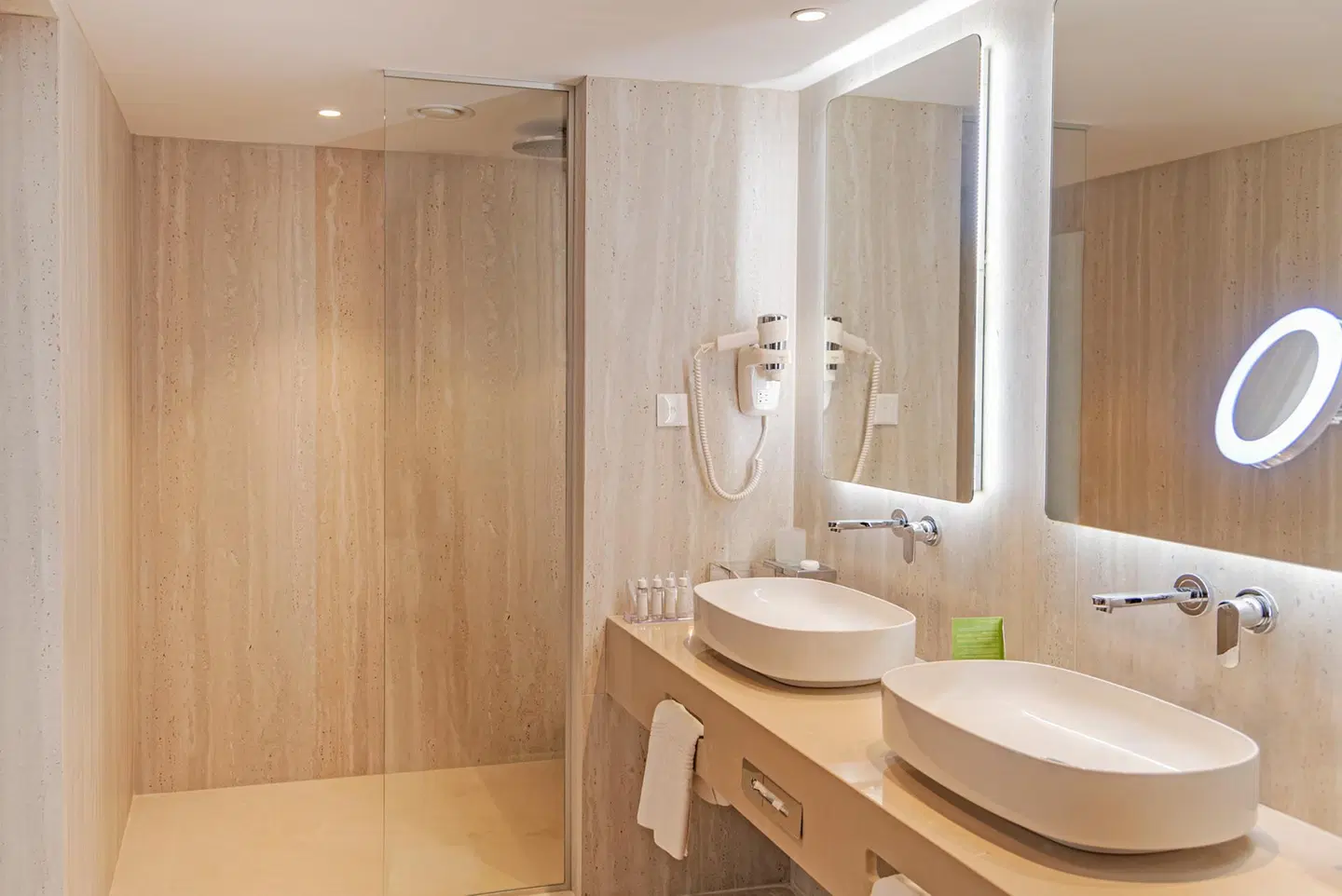 Grecian Park Badezimmer