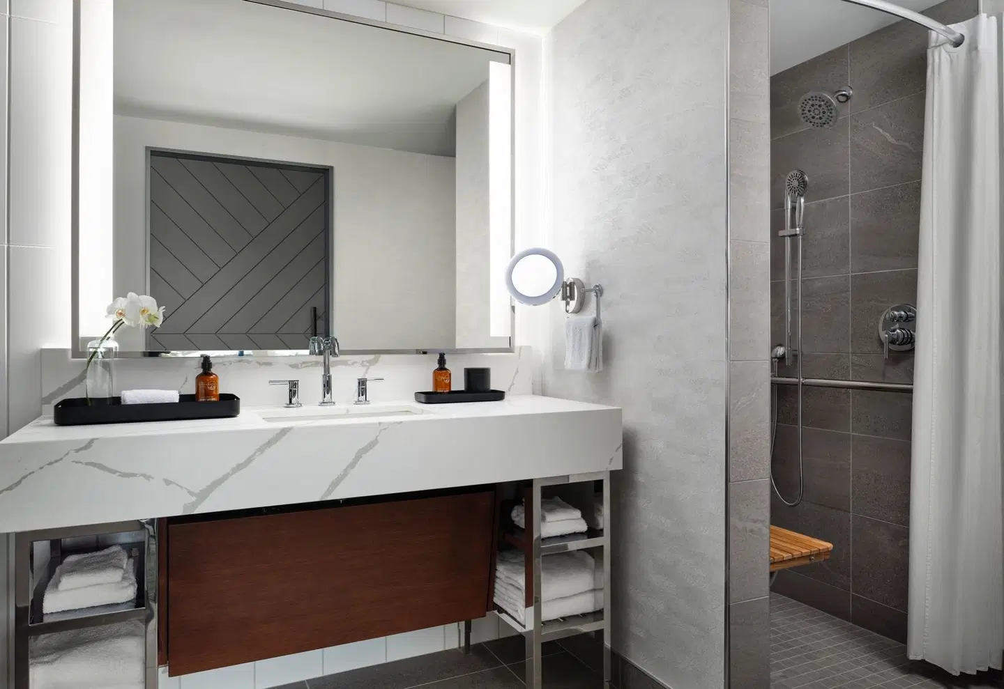 Hotel Alpenrock Breckenridge, Curio Collection by Hilton Badezimmer