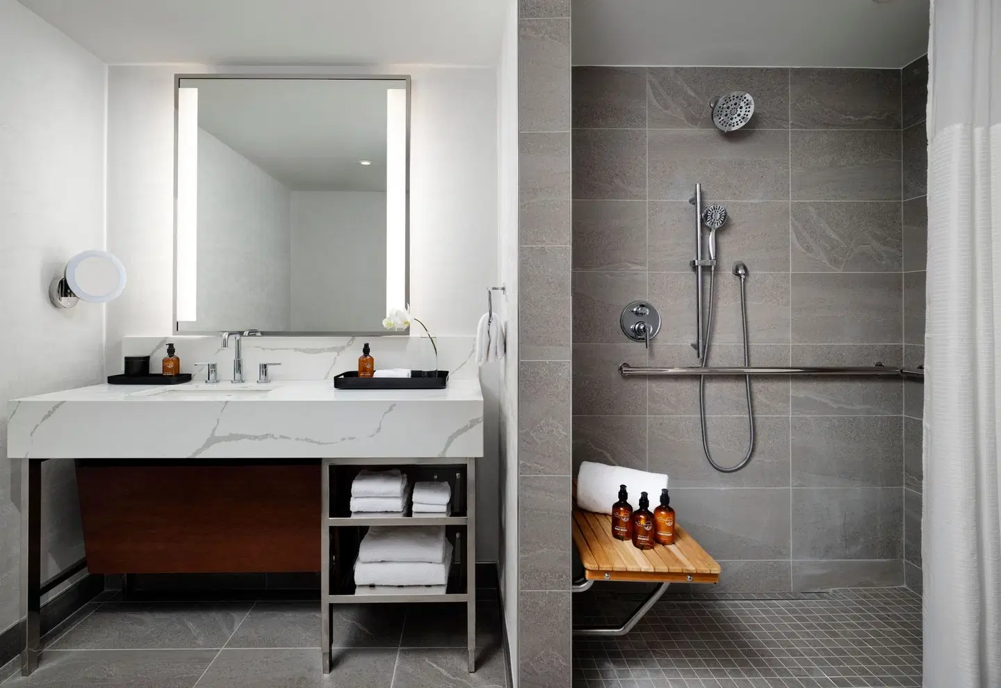 Hotel Alpenrock Breckenridge, Curio Collection by Hilton Badezimmer