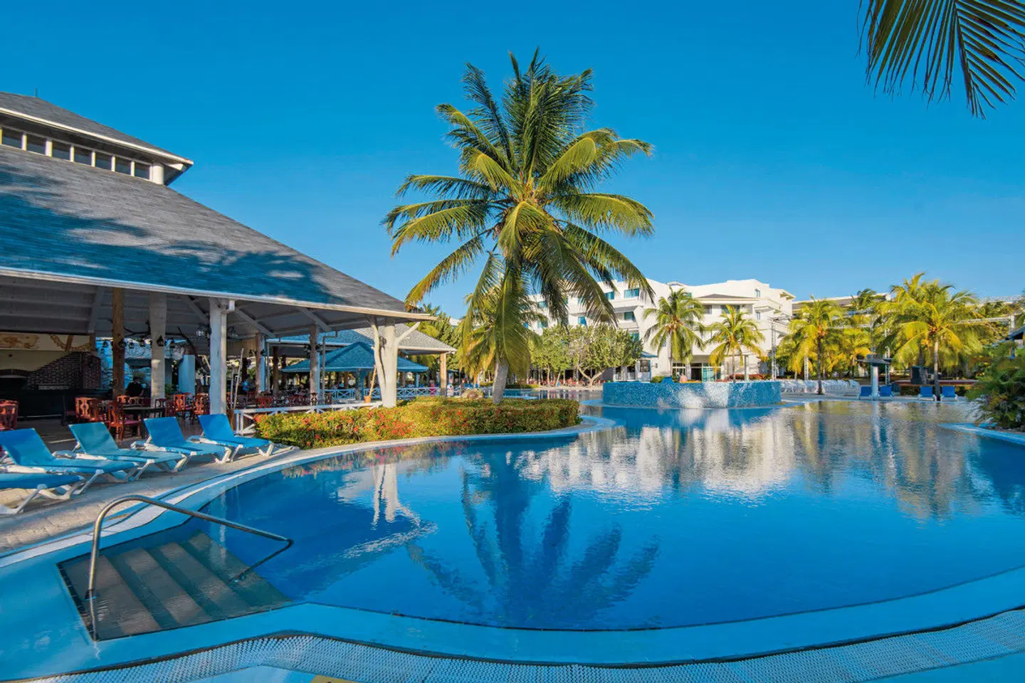 Aston Costa Verde OUTDOOR_POOL