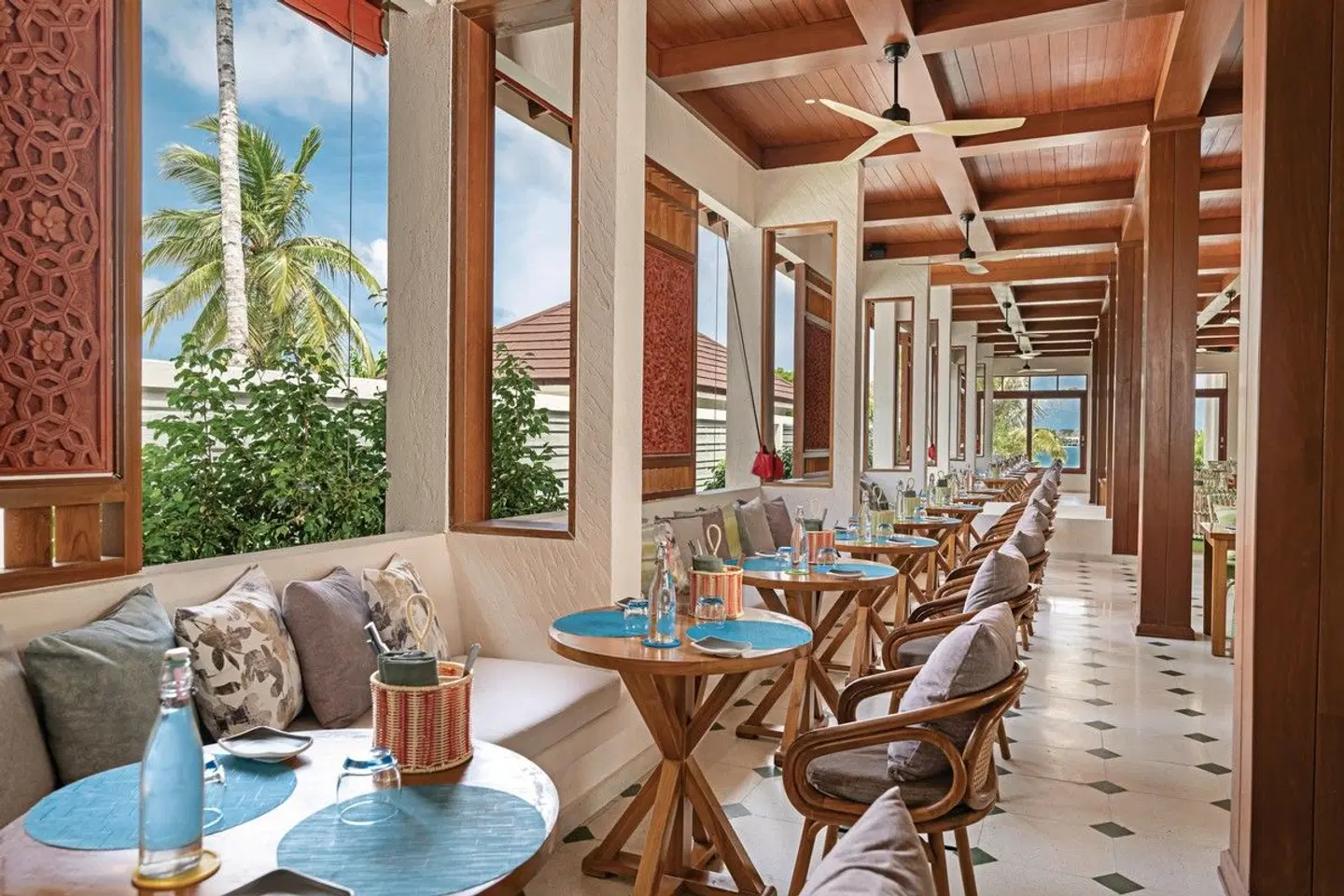OBLU XPERIENCE Ailafushi Terrasse