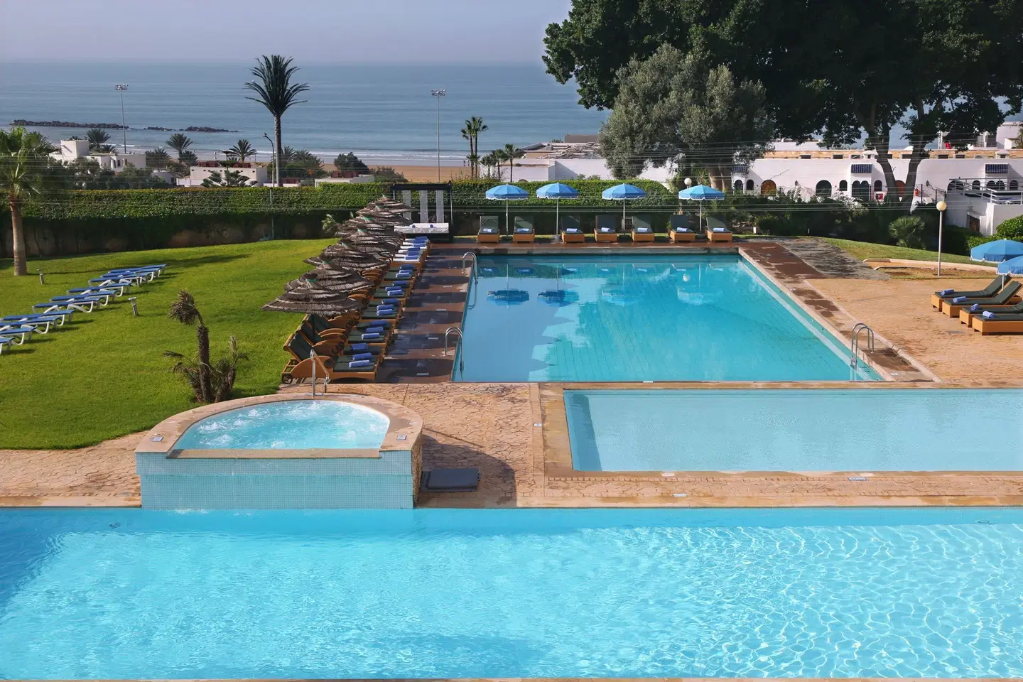 Anezi Tower Hotel & Apartments OUTDOOR_POOL