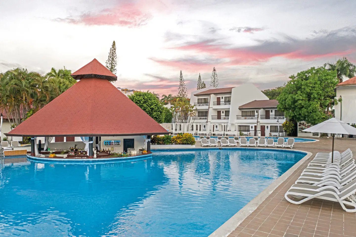 BlueBay Villas Doradas OUTDOOR_POOL