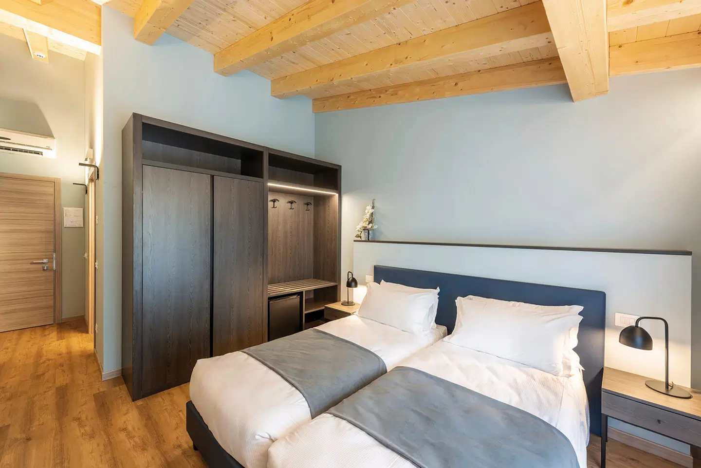 Hotel Regina Del Garda Suite ROOM_EXAMPLE