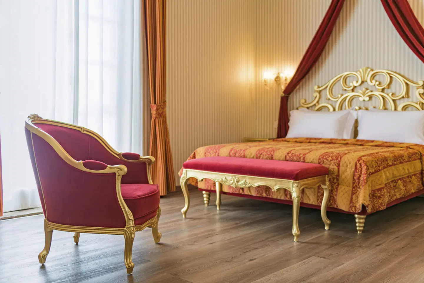 Hotel Regina Del Garda Suite ROOM_EXAMPLE