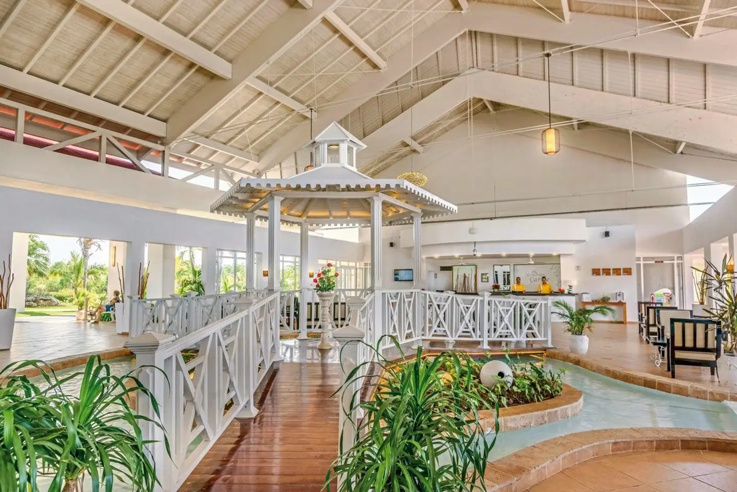 Memories Caribe Beach Resort Bar