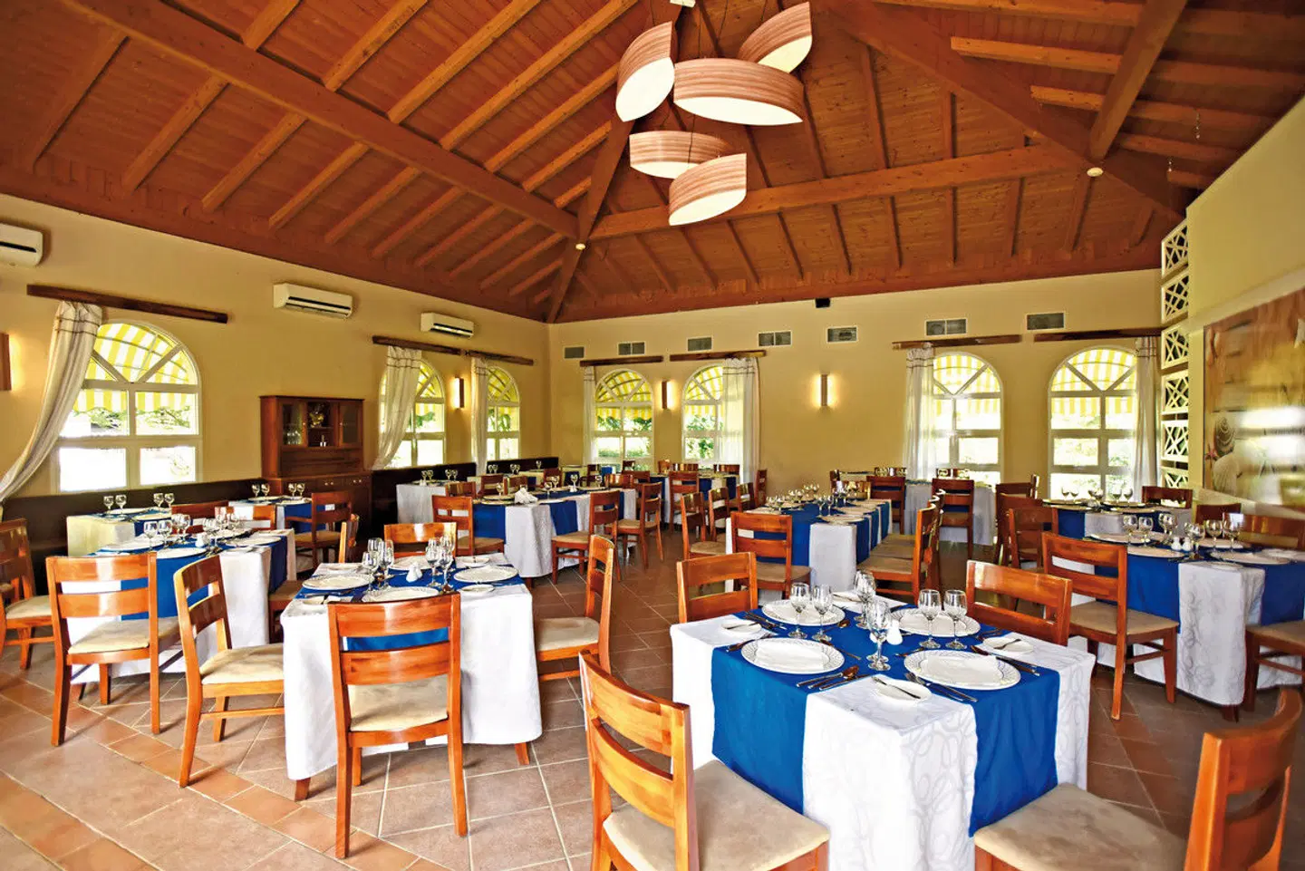 Memories Caribe Beach Resort Restaurant