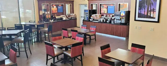 Comfort Inn & Suites Near Universal - North Hollywood - Burbank Bar
