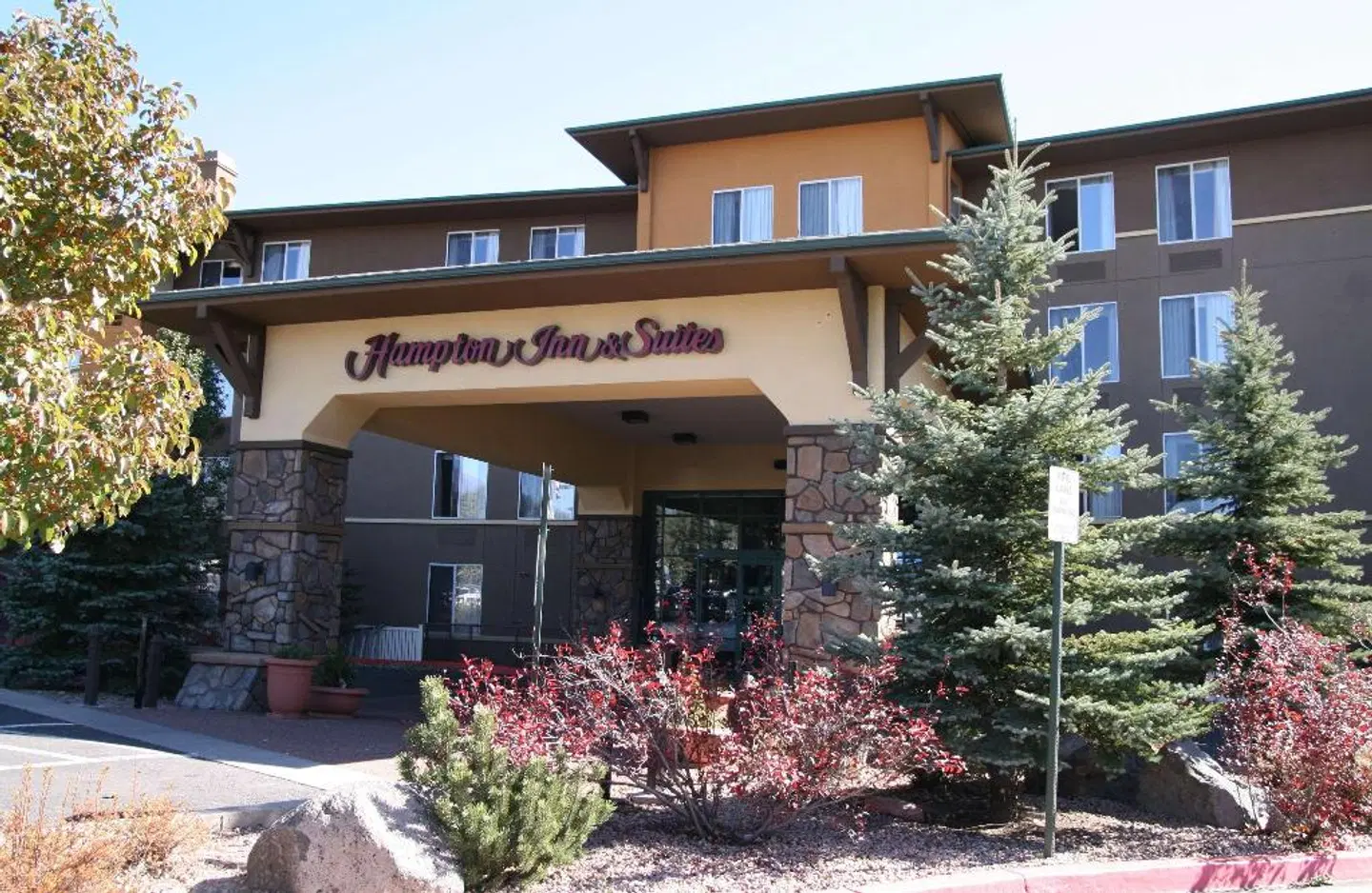 Hampton Inn & Suites Flagstaff EXTERIOR