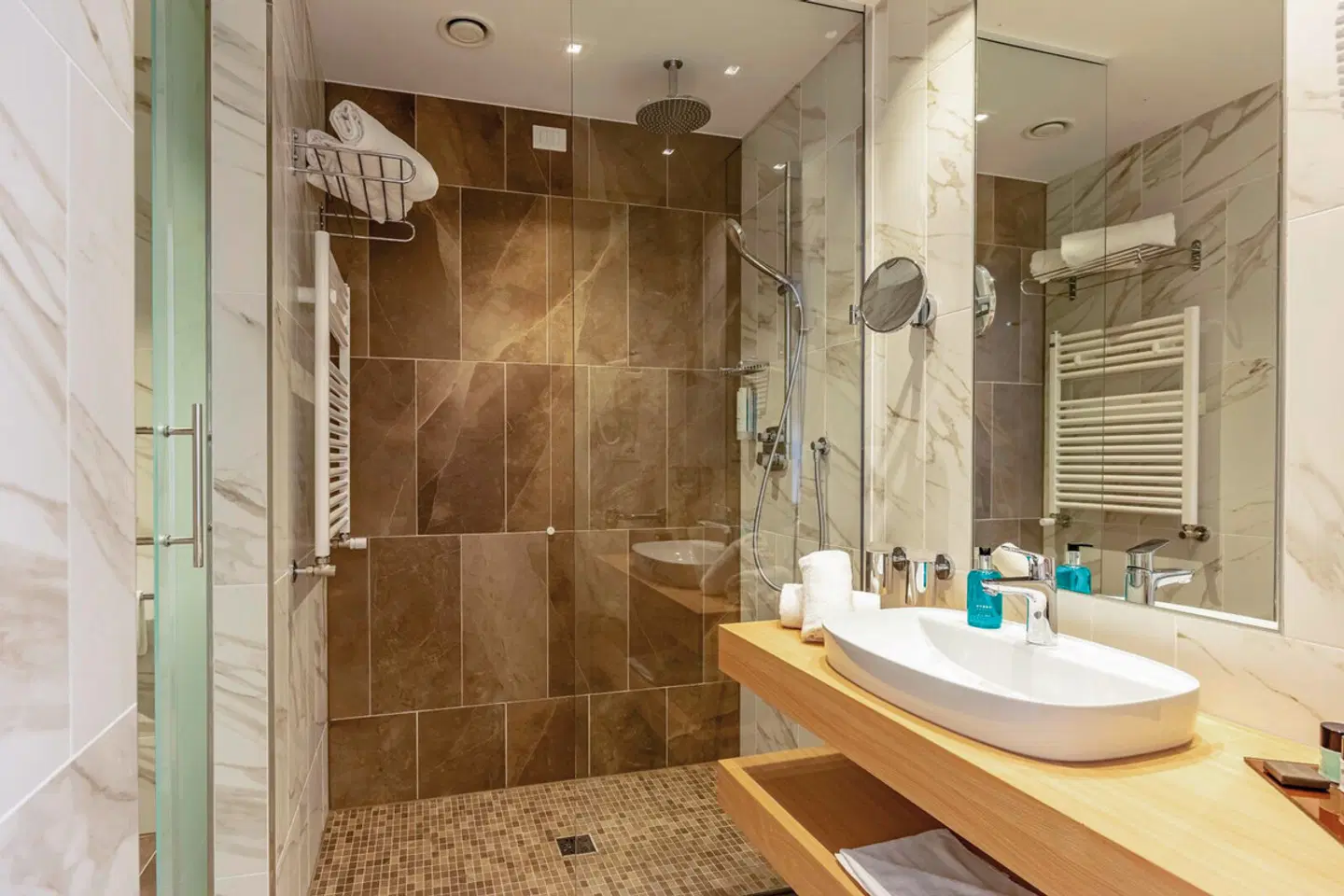 Leonardo Hotel Lago di Garda Badezimmer