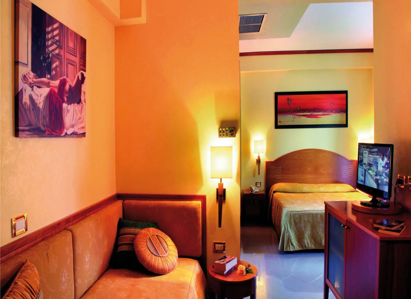 Tirreno ROOM_EXAMPLE