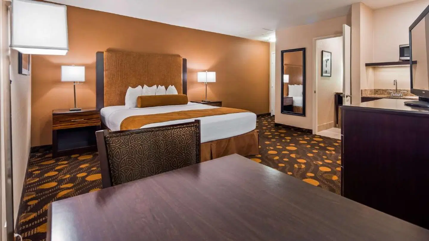 Best Western Plus Suites Hotel Coronado Island ROOM_EXAMPLE