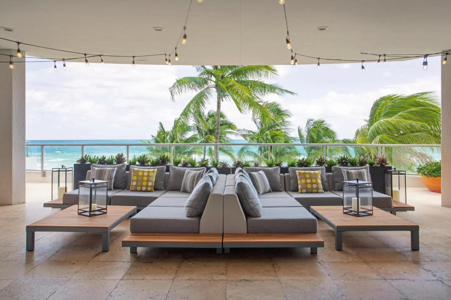 Doubletree Ocean Point Resort & Spa LOUNGE_LOBBY