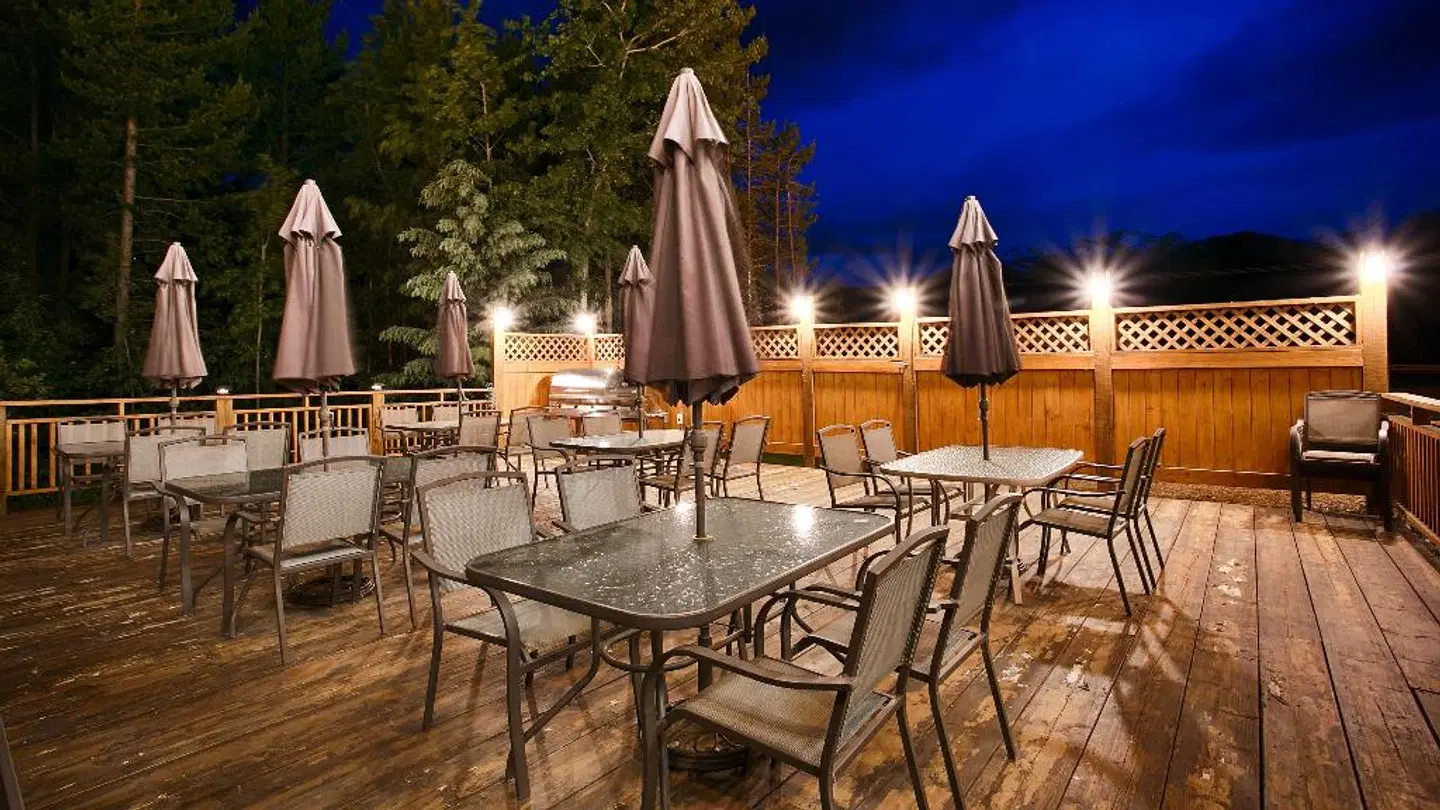 BEST WESTERN PLUS Valemount Inn & Suites Terrasse