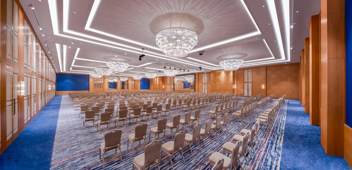 Trendy Lara Konferenz