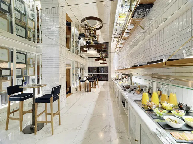 H10 Puerta de Alcalá Bar