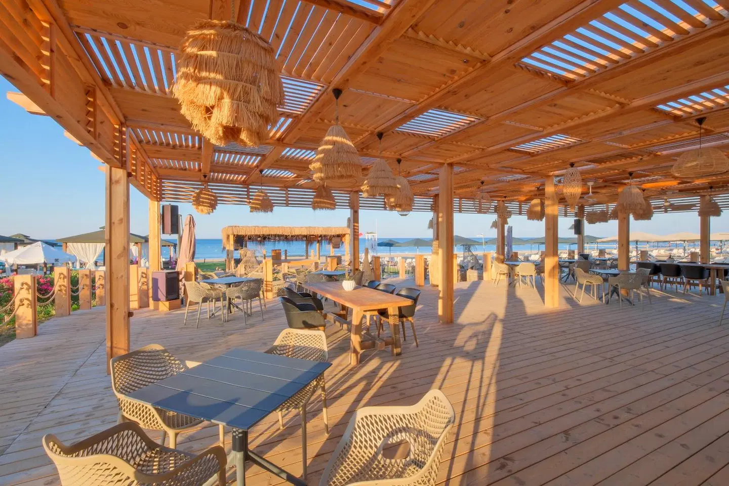 Kamelya Aishen Club Bar