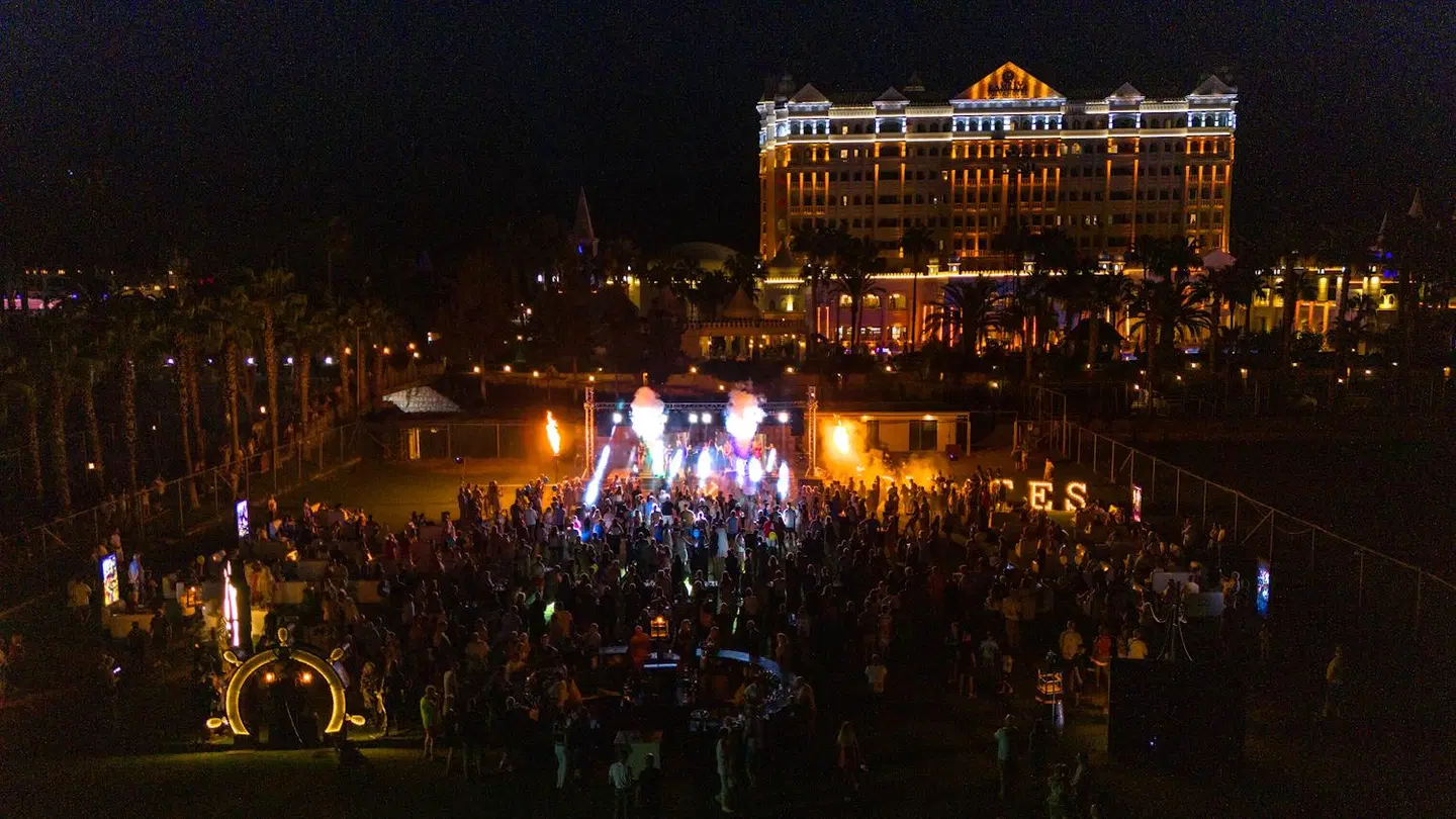 Kamelya Aishen Club Party