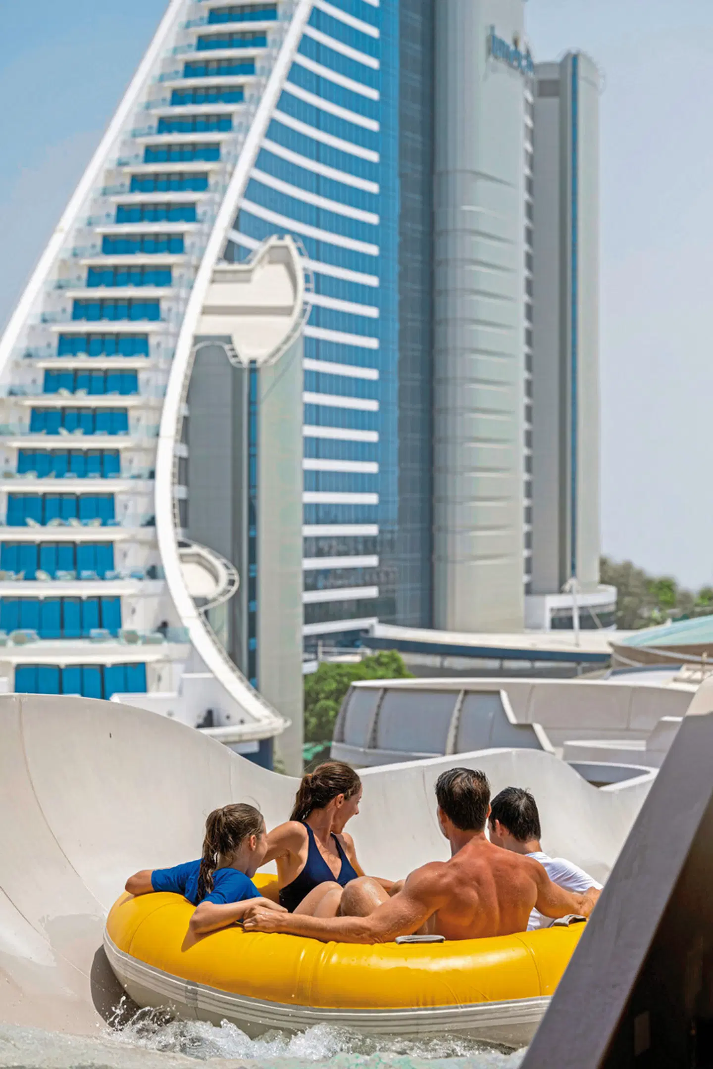 Jumeirah Beach Hotel EXTERIOR